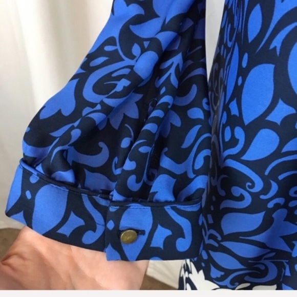✨5 FOR $25✨  Banana Republic Blue Floral Patterned Blouse - Picture 3 of 7